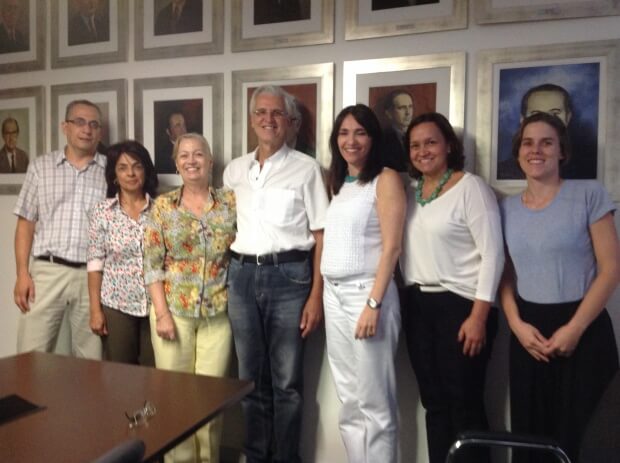 Raquel Pitchon, presidente da SMP, recebe Alexandre Ferreira, coord. do curso PALS/SMP; Ivani Novato Silva, do Comitê de Endocrinologia Pediátrica; os artistas Thalma e Lor, e Marisa Lages, tesoureira da SMP, na sede da Sociedade