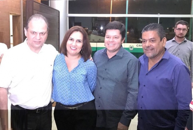 Da esquerda para a direita: Ricardo Barros, Adelma Figueiredo e Hiran Gonçalves (de roxo). 